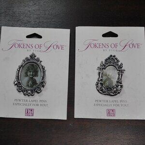 Vintage Pair of Tokens of Love by Figi Photo Frame Brooches NOS